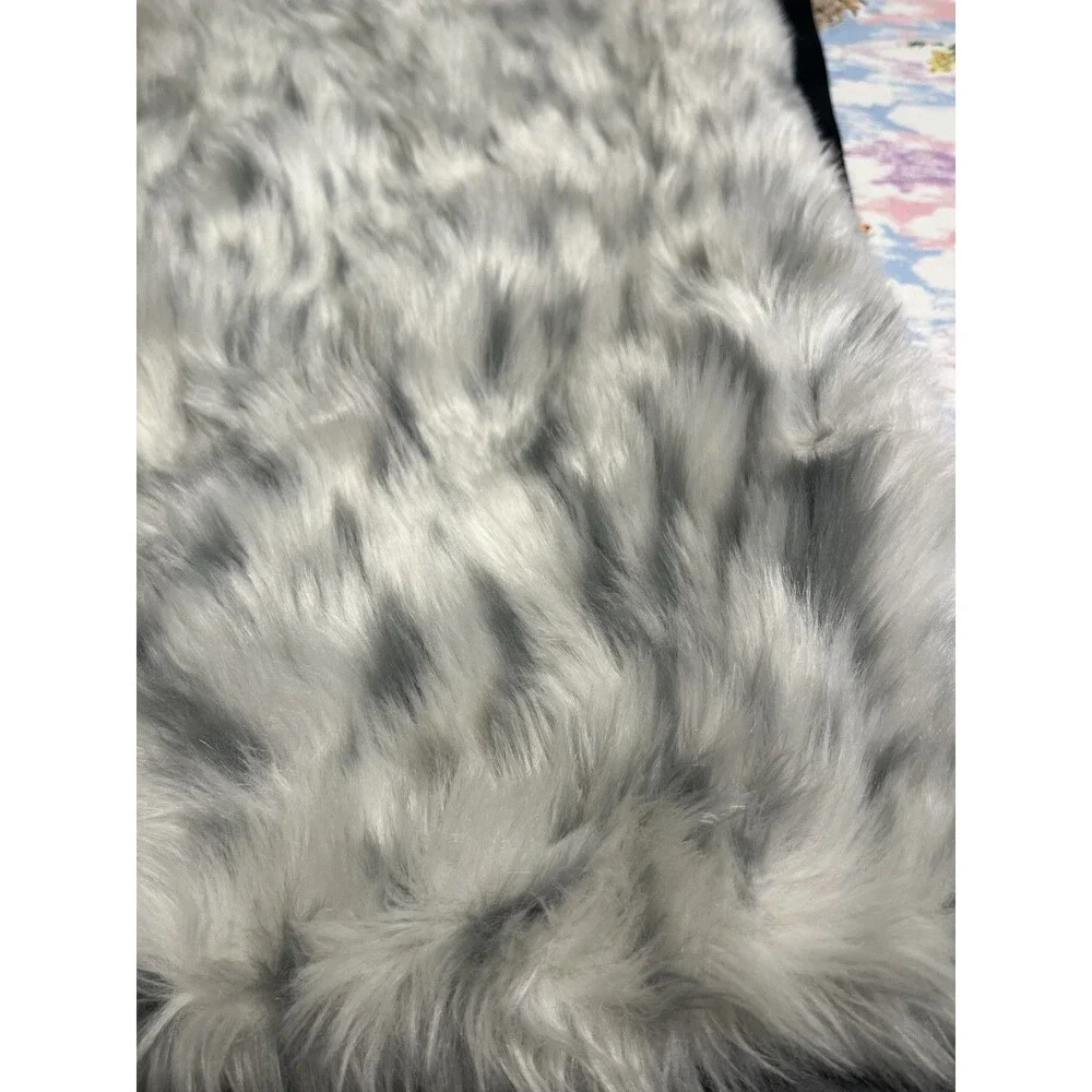 Pottery Barn White Gray Snow Leopard Faux Fur Pillow Cover 18x18”